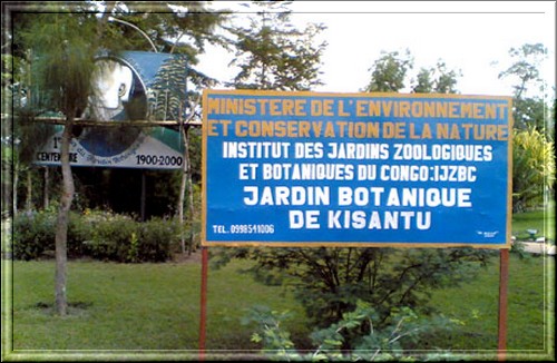 Pancarte indiquant l'entrée du jardin botanique de Kisantu