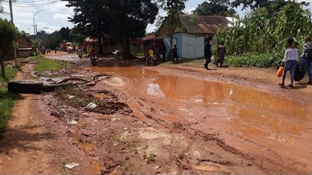 L'état de la RN16 laisse à désirer. Pendant la saison sèche, les passagers et le svéhicules sont soumis à rude épreuve