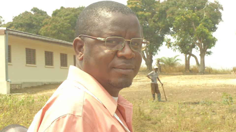 Le Dr José Mavuna, médecin chef de zone de Kisantu supervise les activités de sensibilisation sur le chikungunya